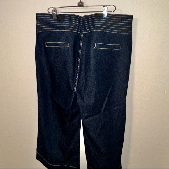 GOLD FLAVA JEANS. dark wash capris with wide leg. - Picture 2 of 6